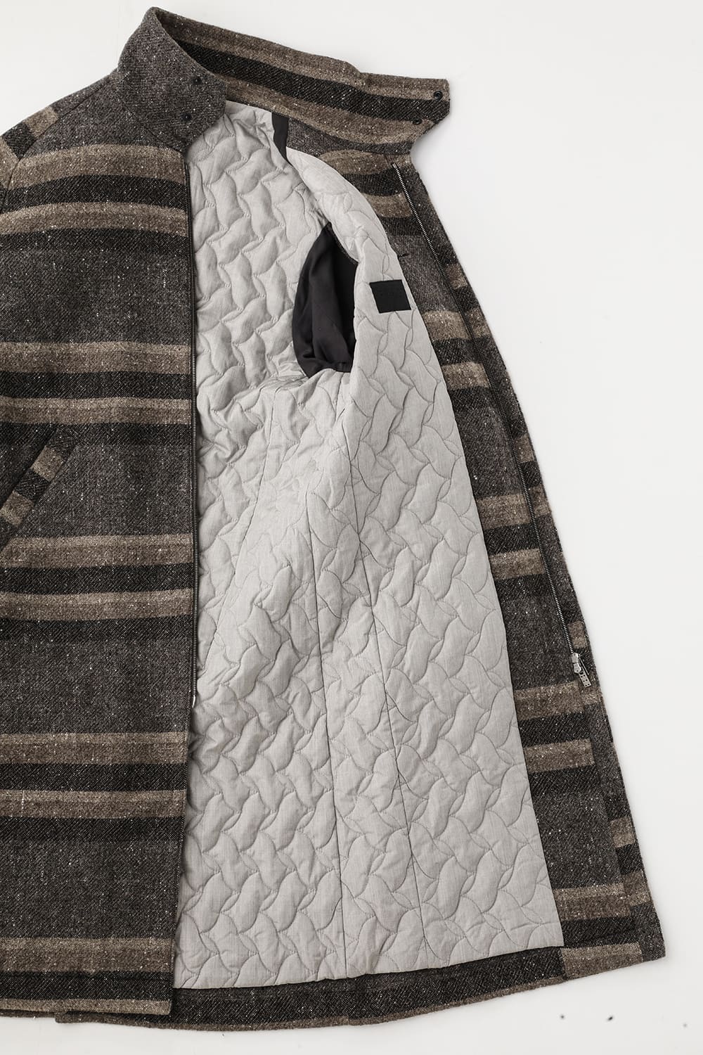 DEVOA 22-23AW A piece with a fresh and rough atmosphere for you to enjoy at DEVOA - CTI-BYH Hight neck coat striped wool 2-010