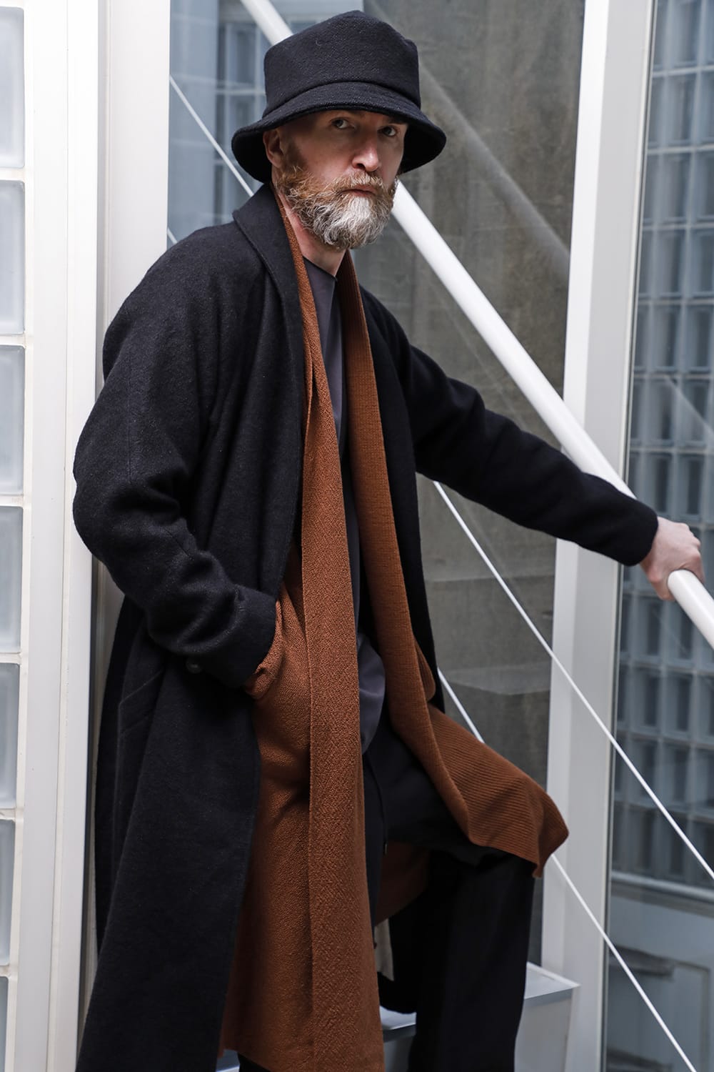 DEVOA 22-23AW Layered styling with a long cardigan - CTI-SSG Shawl collar coat brushed cashgora KTS-SKM-Camel Long cardigan merino wool Camel CSC-SR3-Purple-Gray Long sleeve 100/3 suvin cotton jersey Purple Gray PTN-SOK-Black Skater pants cotton / linen Black FW-CTN Leather Shoes GUIDI Calf  3-002