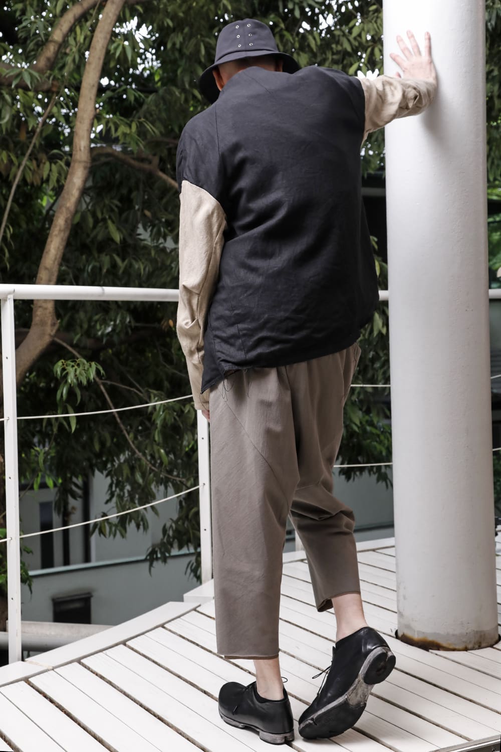 DEVOA 23SS styling #2 - JKK-BSKJ-Black×Beige Jacket Linen/Viscose/Cotton Black Beige CSC-DSH3-Stone-Gray Semi-High Neck Long Sleeve Sbin Cotton Jersey Stone Gray 3-004