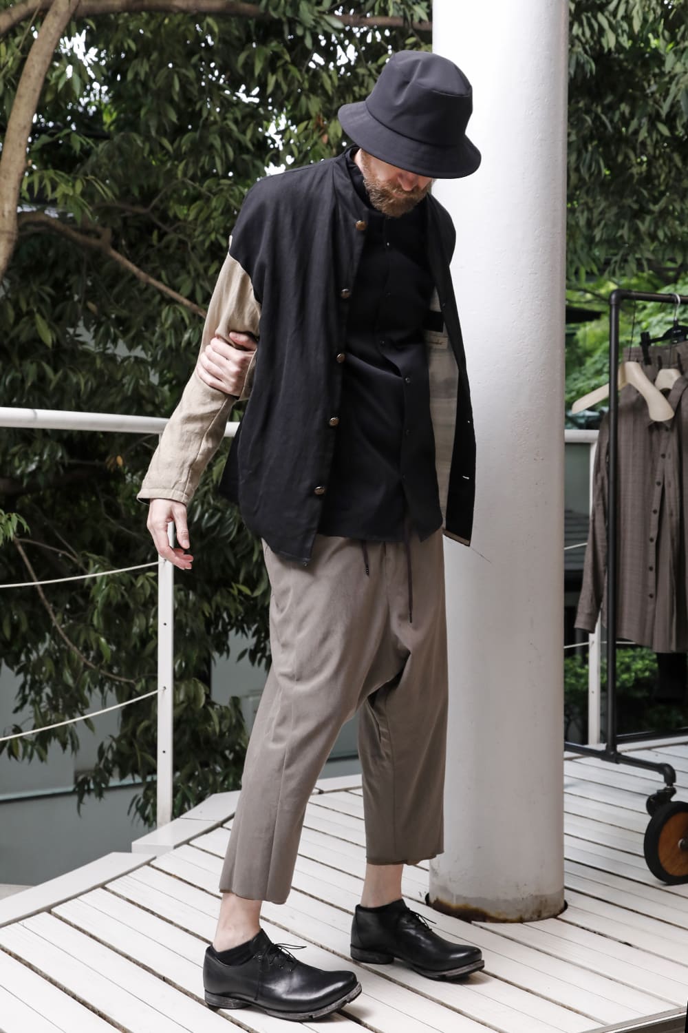 DEVOA 23SS styling #2 - JKK-BSKJ-Black×Beige Jacket Linen/Viscose/Cotton Black Beige CSC-DSH3-Stone-Gray Semi-High Neck Long Sleeve Sbin Cotton Jersey Stone Gray 3-003