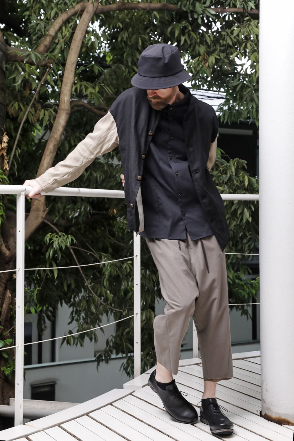 DEVOA 23SS styling #2 - JKK-BSKJ-Black×Beige Jacket Linen/Viscose/Cotton Black Beige CSC-DSH3-Stone-Gray Semi-High Neck Long Sleeve Sbin Cotton Jersey Stone Gray 3-002