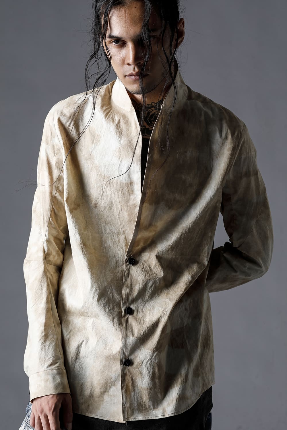 D.HYGEN(ディーハイゲン) 23SS(春夏) ST102-0523S-Stream Sand ムラ染めコットンローンテーラーシャツジャケット ストリーム サンド 5-003