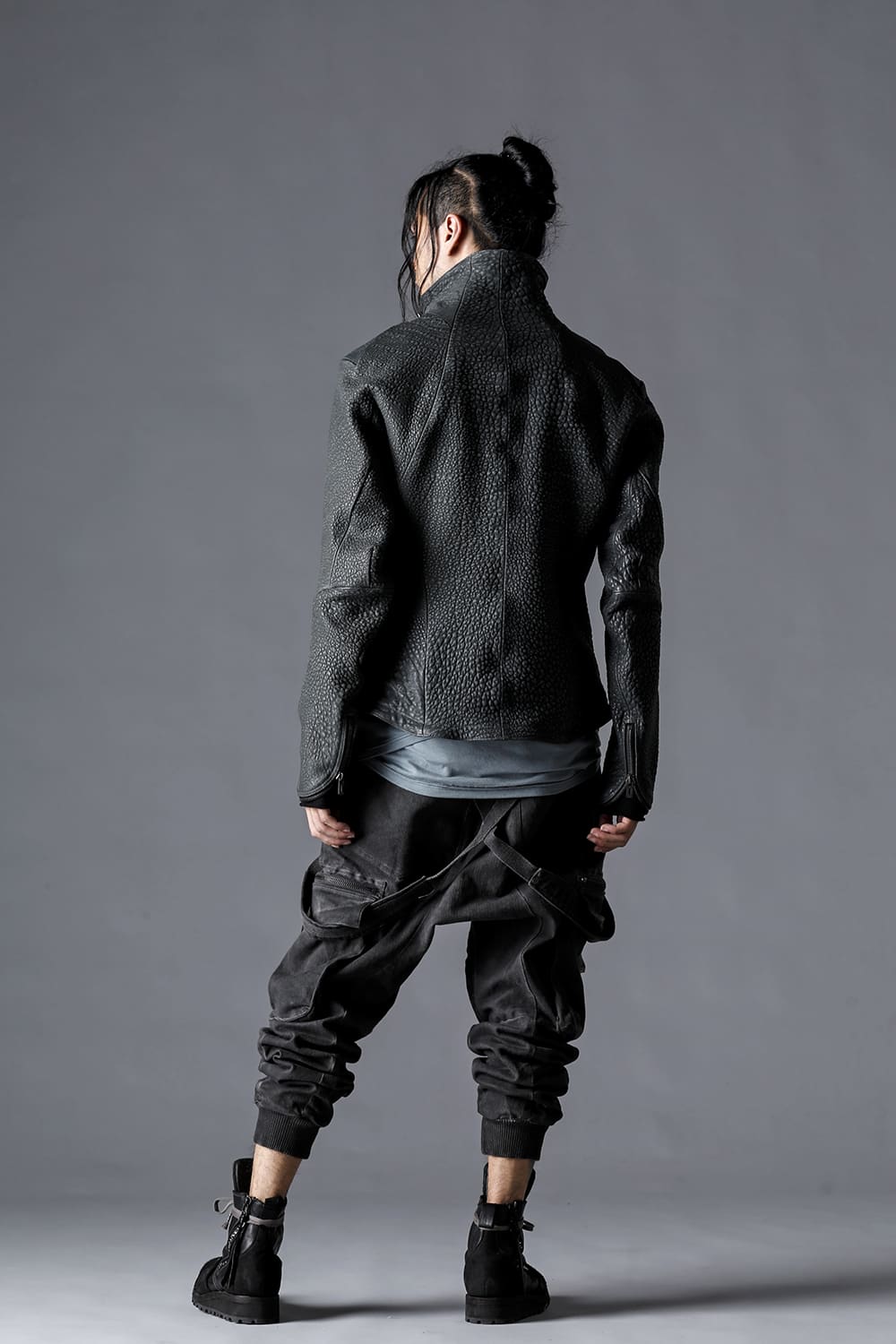 D.HYGEN(ディーハイゲン) 23SS(春夏) ST105-0123S-Stream-Black シュリンクシープハイネックレザージャケット ストリームブラック 2-004