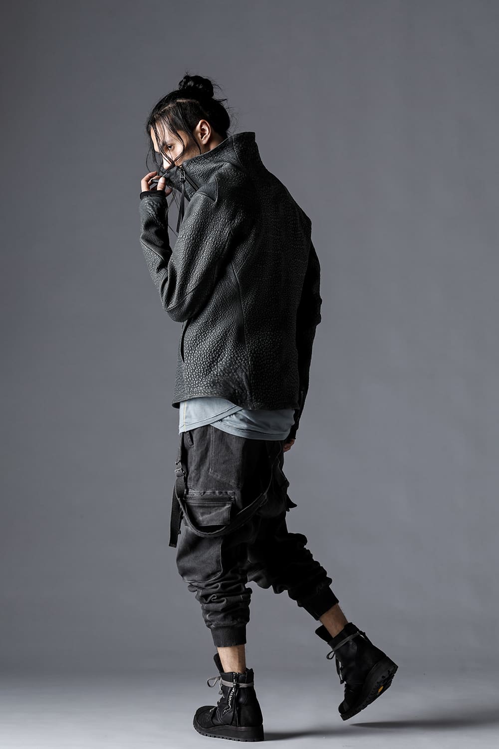 D.HYGEN(ディーハイゲン) 23SS(春夏) ST105-0123S-Stream-Black シュリンクシープハイネックレザージャケット ストリームブラック 2-003