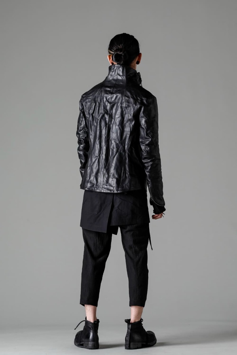 D.HYGEN(ディーハイゲン) 23SS(春夏) ST105-0223S-Black ホースレザーハイネックレザージャケット ブラック ST107-0923S-Black サマーウール×キュプラワッシャーローンラップエプロンタックテーパードクロップドパンツ ブラック 3-003