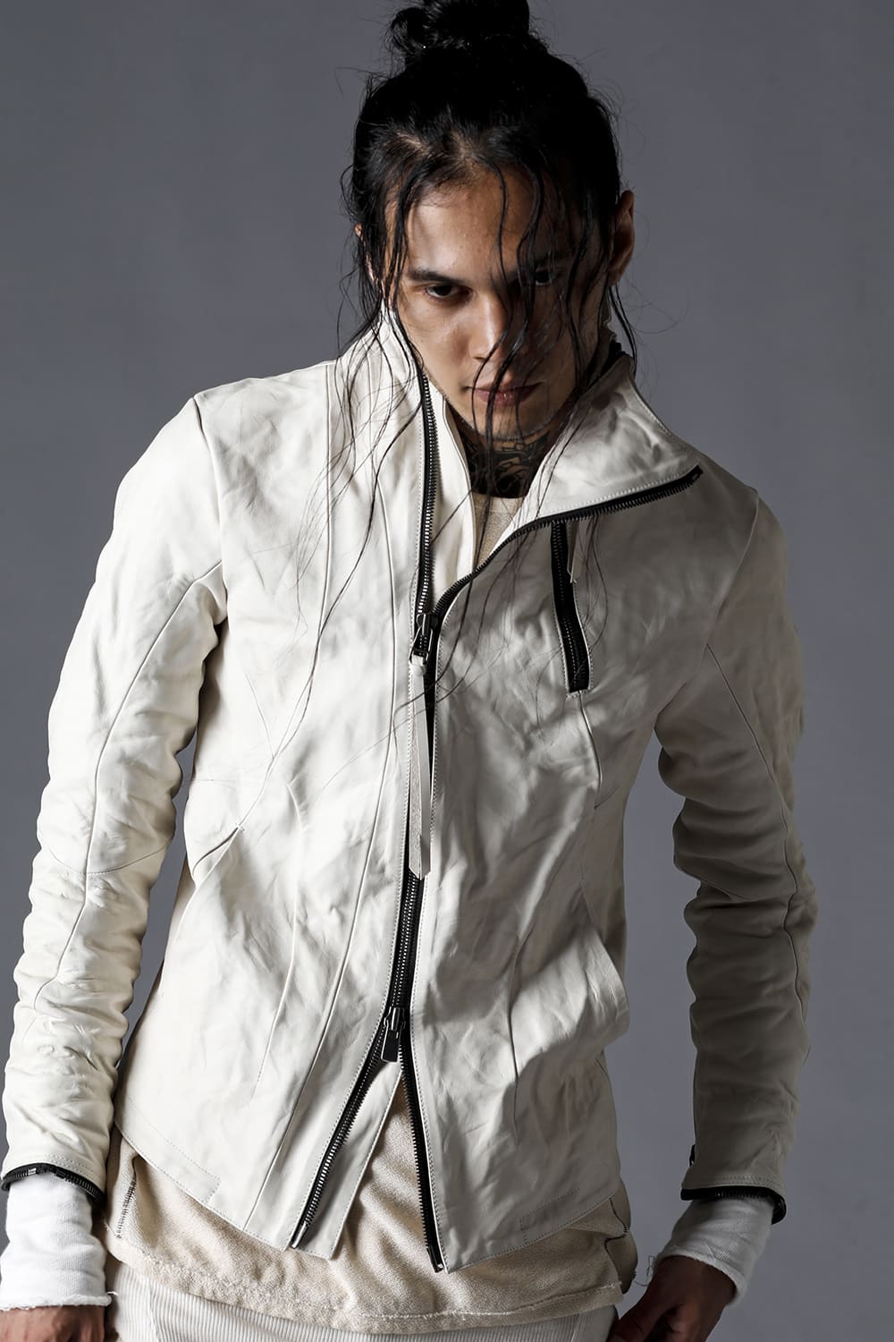 D.HYGEN(ディーハイゲン) 23SS(春夏) ST105-0223S-Bone-White ホースレザーハイネックレザージャケット ボーンホワイト ST107-0723S-Dusty-White 1-004