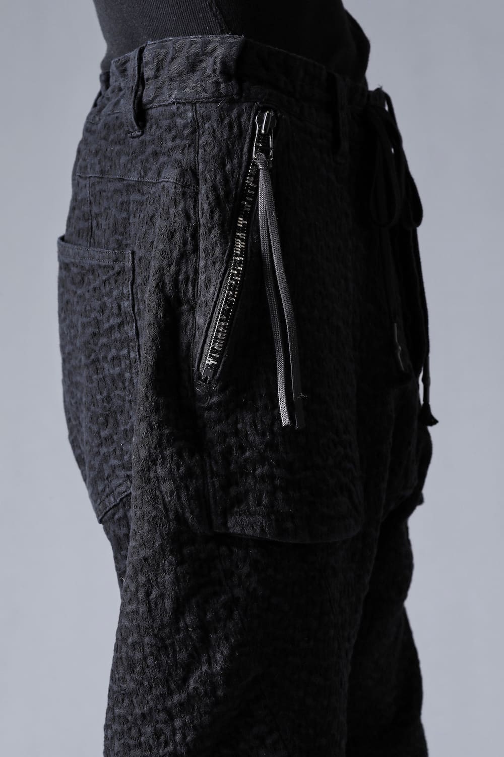 D.HYGEN(ディーハイゲン) 22-23AW(秋冬) ST107-0322A Scabジャガードストレッチコットンデニムテーパードクロップドパンツ 2-003