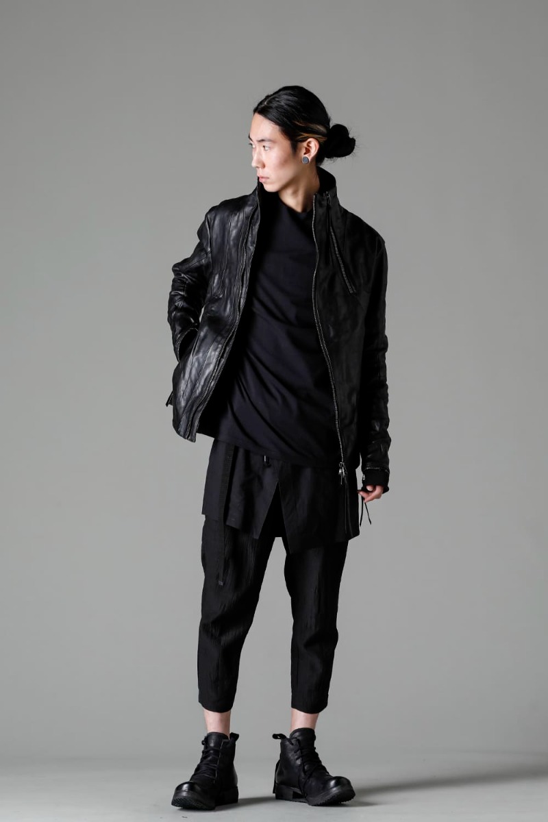 D.HYGEN(ディーハイゲン) 23SS(春夏) ST105-0223S-Black ホースレザーハイネックレザージャケット ブラック ST107-0923S-Black サマーウール×キュプラワッシャーローンラップエプロンタックテーパードクロップドパンツ ブラック 3-002