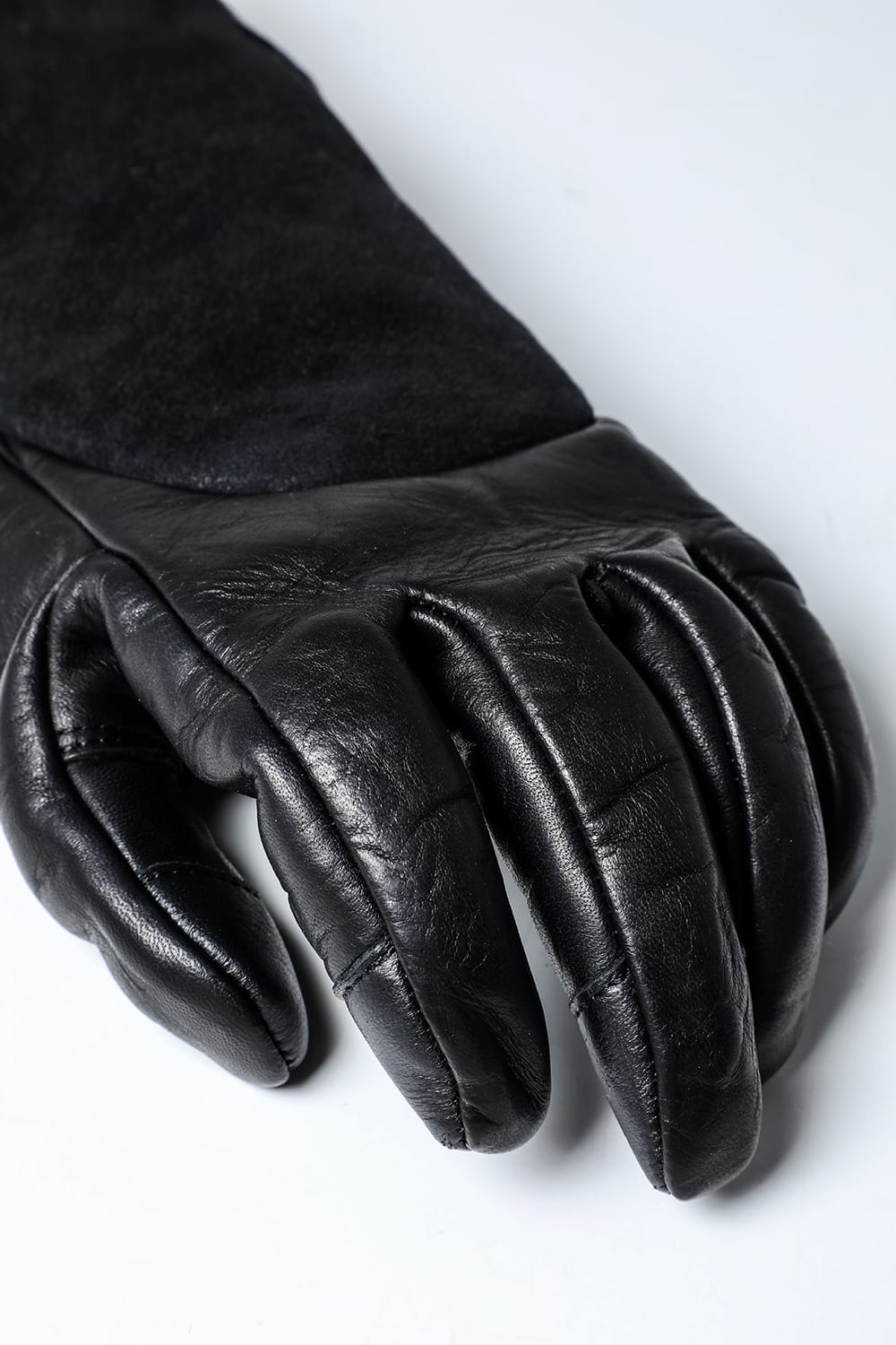 D.HYGEN(ディーハイゲン) 22-23AW(秋冬) ST108-0422A フレンチベイビーラムムートン×ホースレザーコンビネーショングローブ 4-004