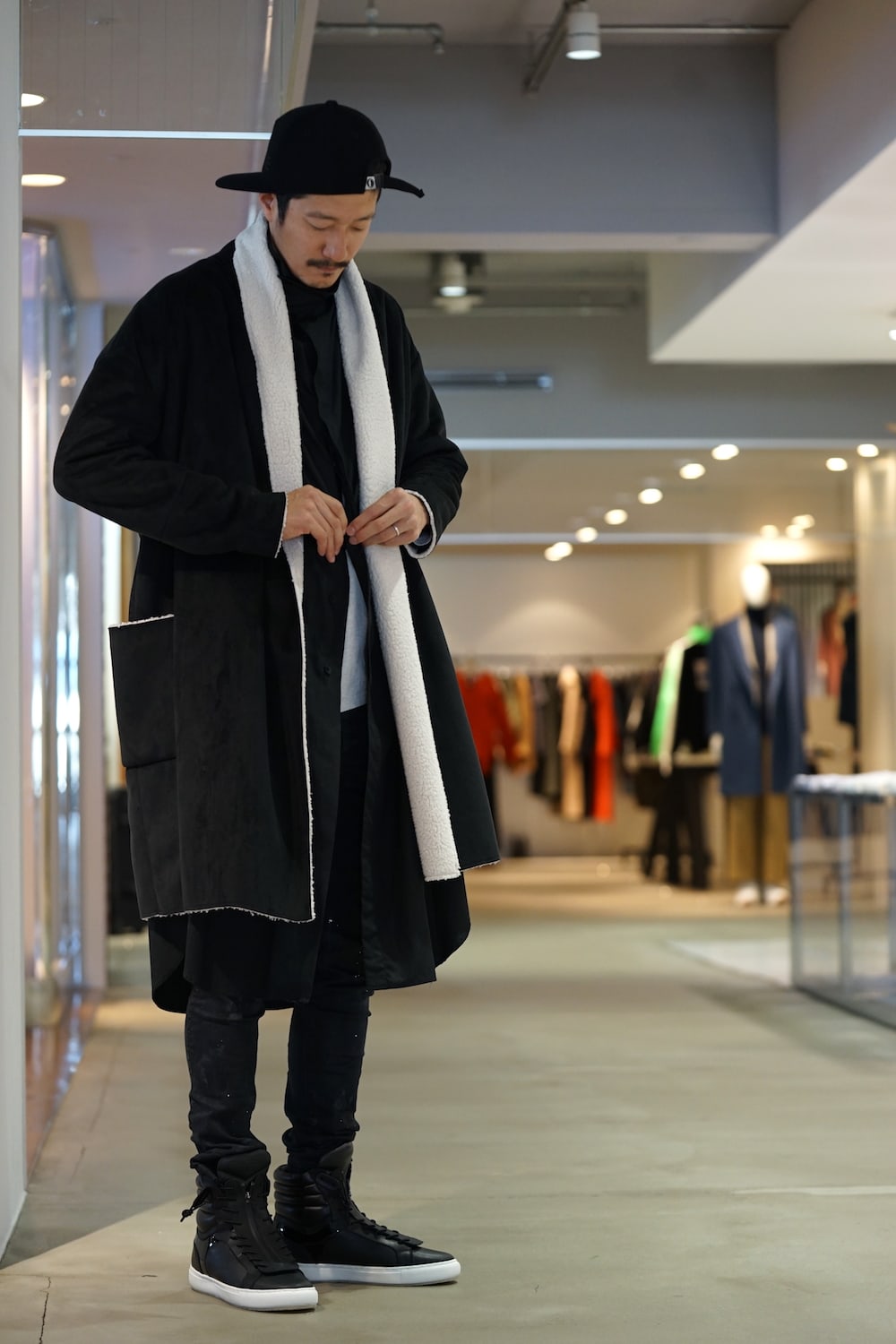 ASKYY [ Fake Mouton Coat (Long) Black × Ecru Layered Styling