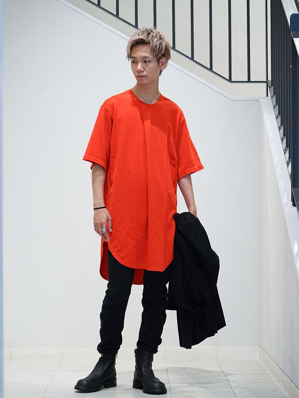 JULIUS 2019PF Black x Orange Color styling - FASCINATE BLOG