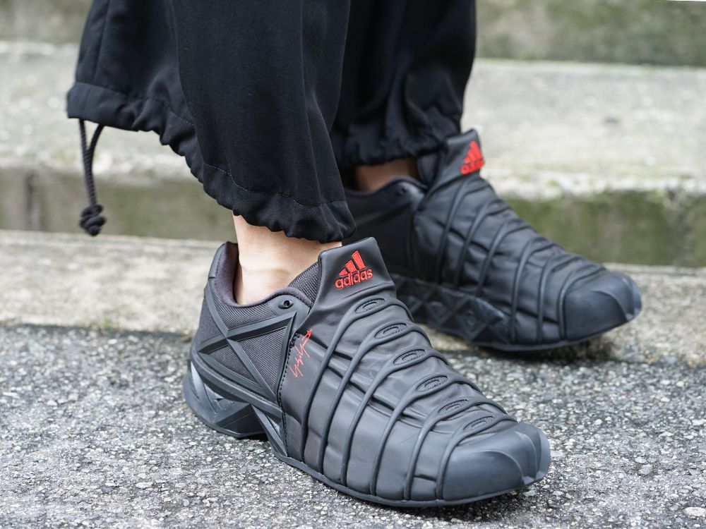 Yohji Yamamoto 19-20AW Style accented with accessories - 3-004