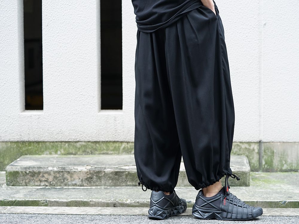 Yohji Yamamoto 19-20AW Style accented with accessories - 3-005