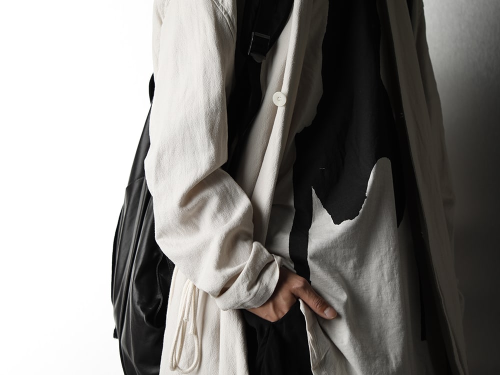 JULIUS 20SS Plaster & Black Different material styling - 2-007