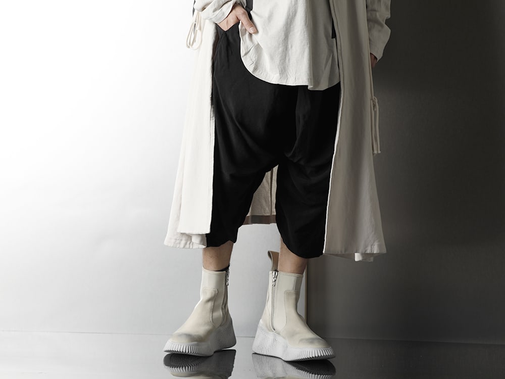 JULIUS 20SS Plaster & Black Different material styling - 3-001