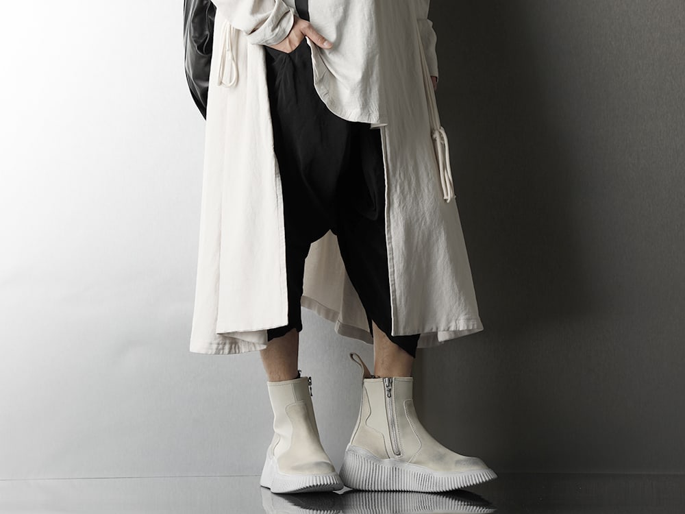 JULIUS 20SS Plaster & Black Different material styling - 3-002