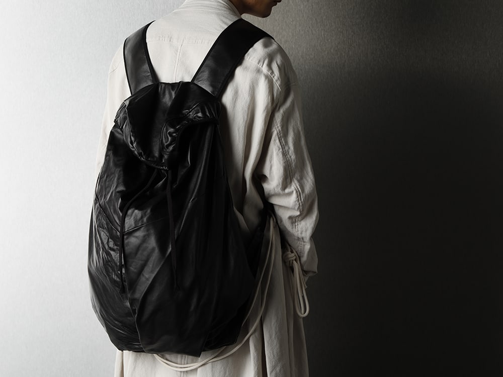 JULIUS 20SS Plaster & Black Different material styling - 4-001