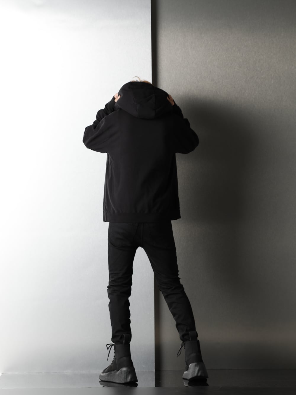 JULIUS - ユリウス Classic slim silhouette Black only Styling - 1-003