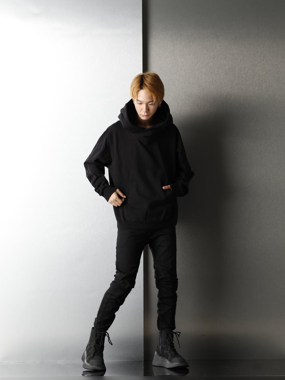 JULIUS - ユリウス Classic slim silhouette Black only Styling - 1-004