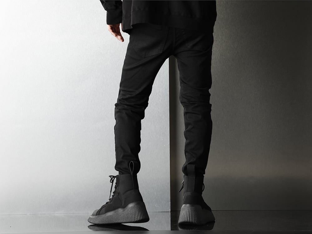 JULIUS - ユリウス Classic slim silhouette Black only Styling - 3-003