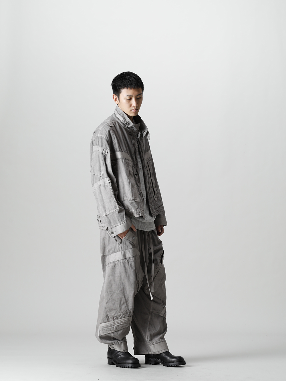 JULIUS 2021-22AW マルチストラップ プラスターカラースタイリング