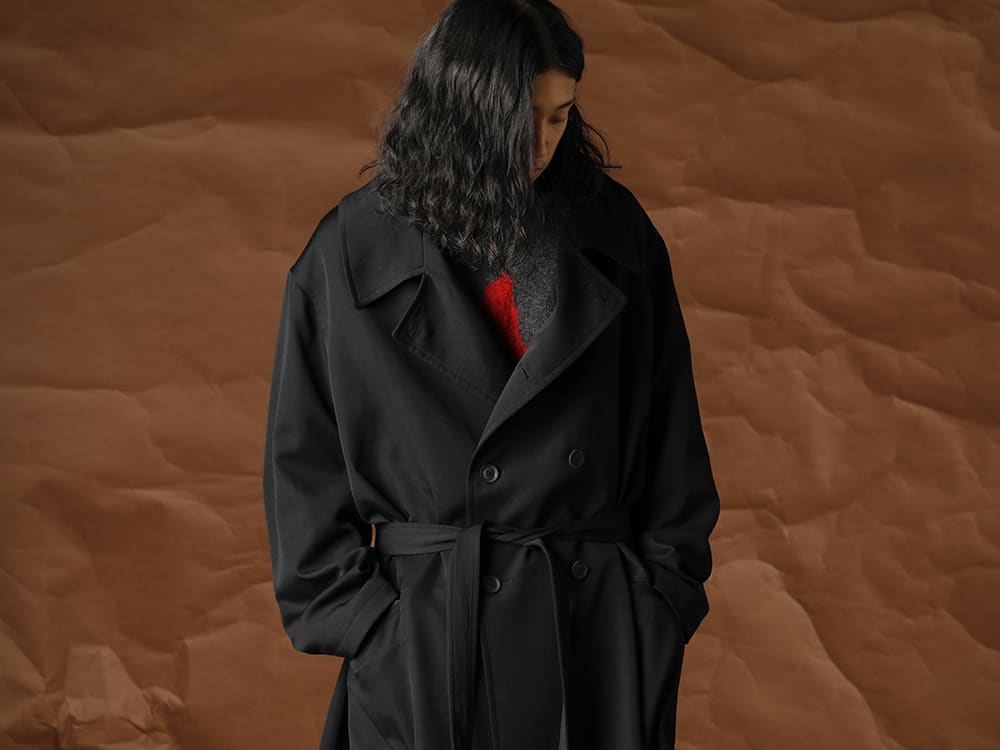 Yohji Yamamoto クラシカルなコートにグレーと赤の差し色で柔らかな雰囲気に - 2-003