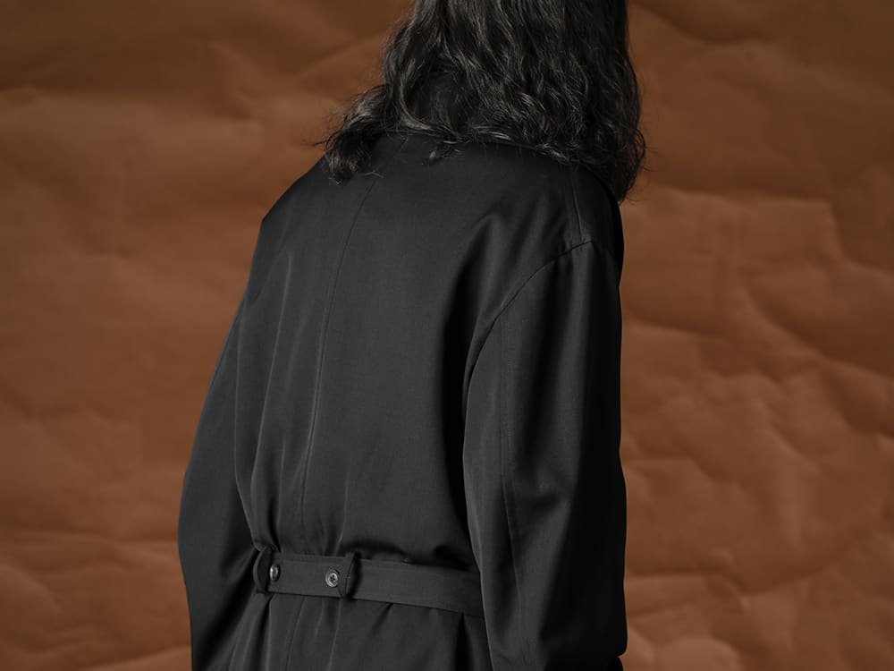 Yohji Yamamoto クラシカルなコートにグレーと赤の差し色で柔らかな雰囲気に - 2-004