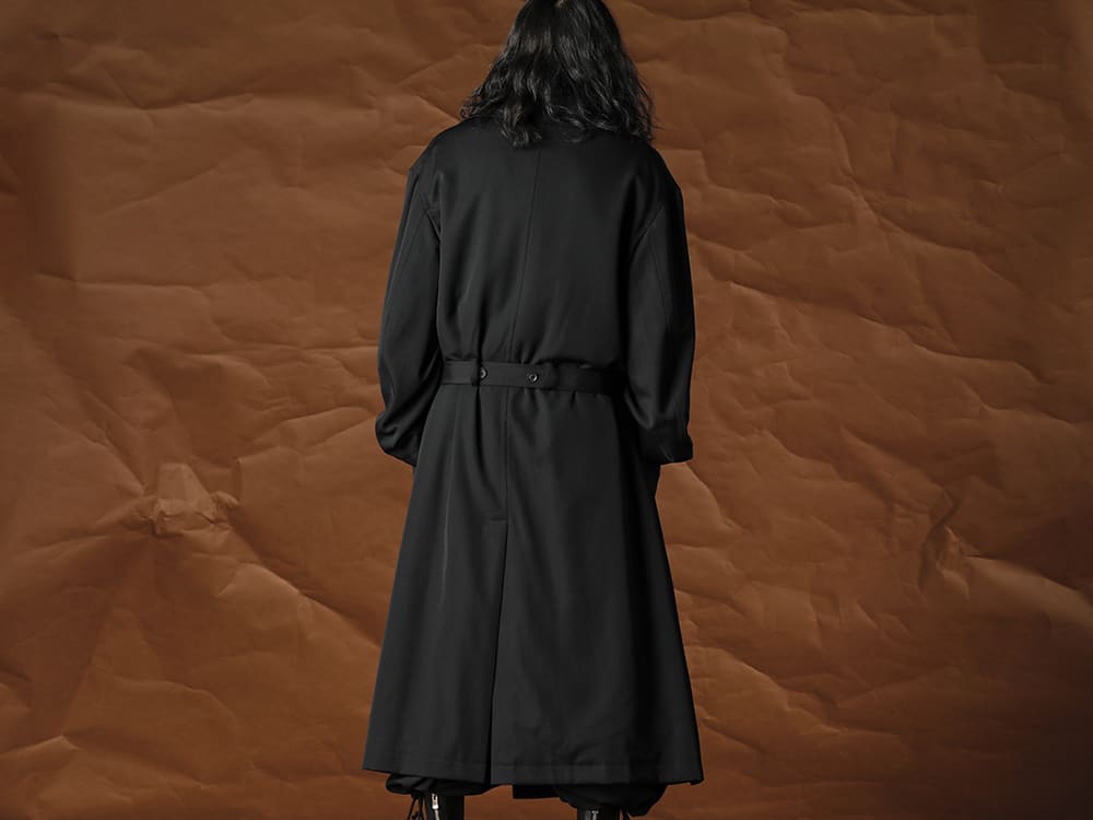 Yohji Yamamoto クラシカルなコートにグレーと赤の差し色で柔らかな雰囲気に - 2-005