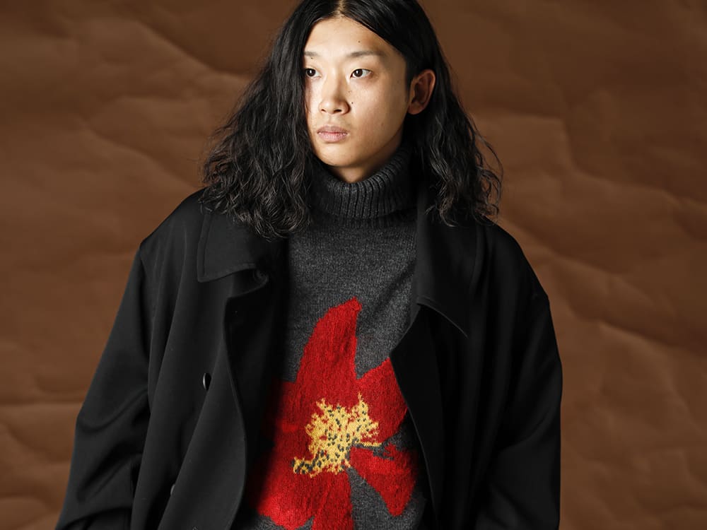 Yohji Yamamoto クラシカルなコートにグレーと赤の差し色で柔らかな雰囲気に - 2-006