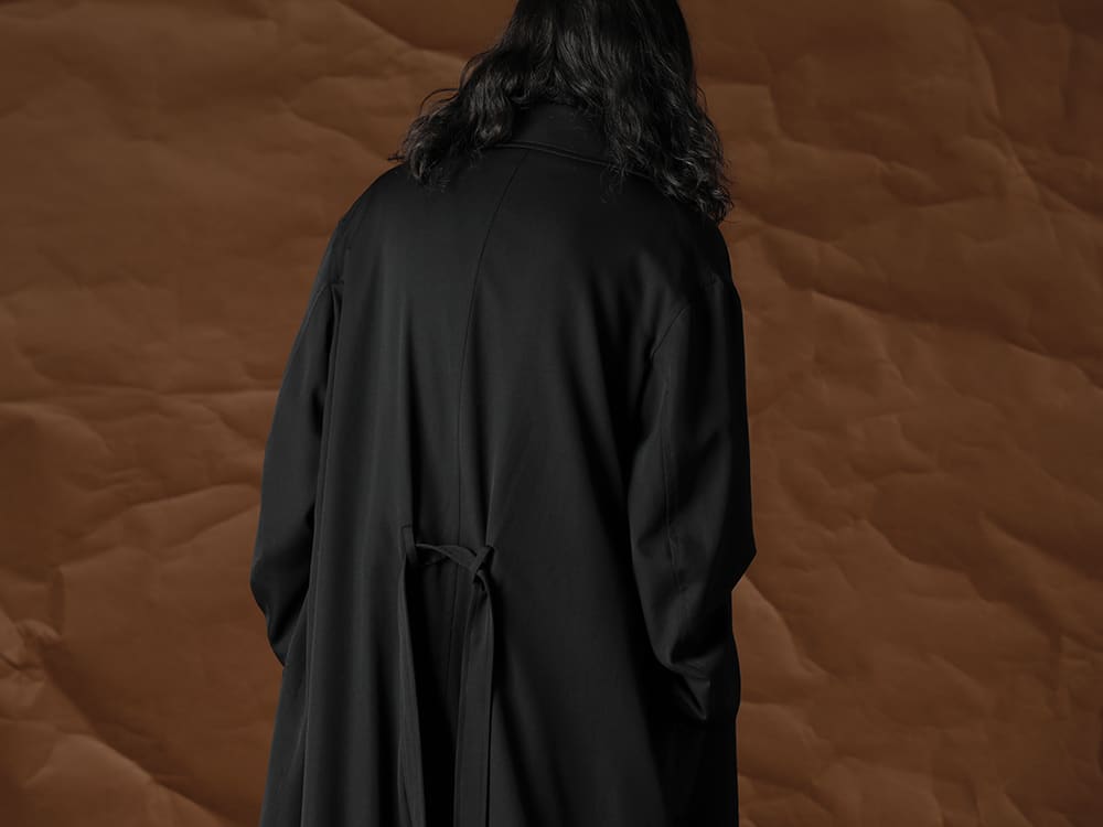 Yohji Yamamoto クラシカルなコートにグレーと赤の差し色で柔らかな雰囲気に - 2-006