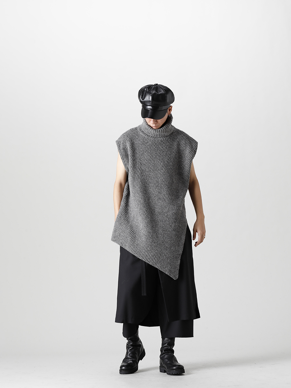 This item is made with Ground Y 2021-22AW knit for autumn styling