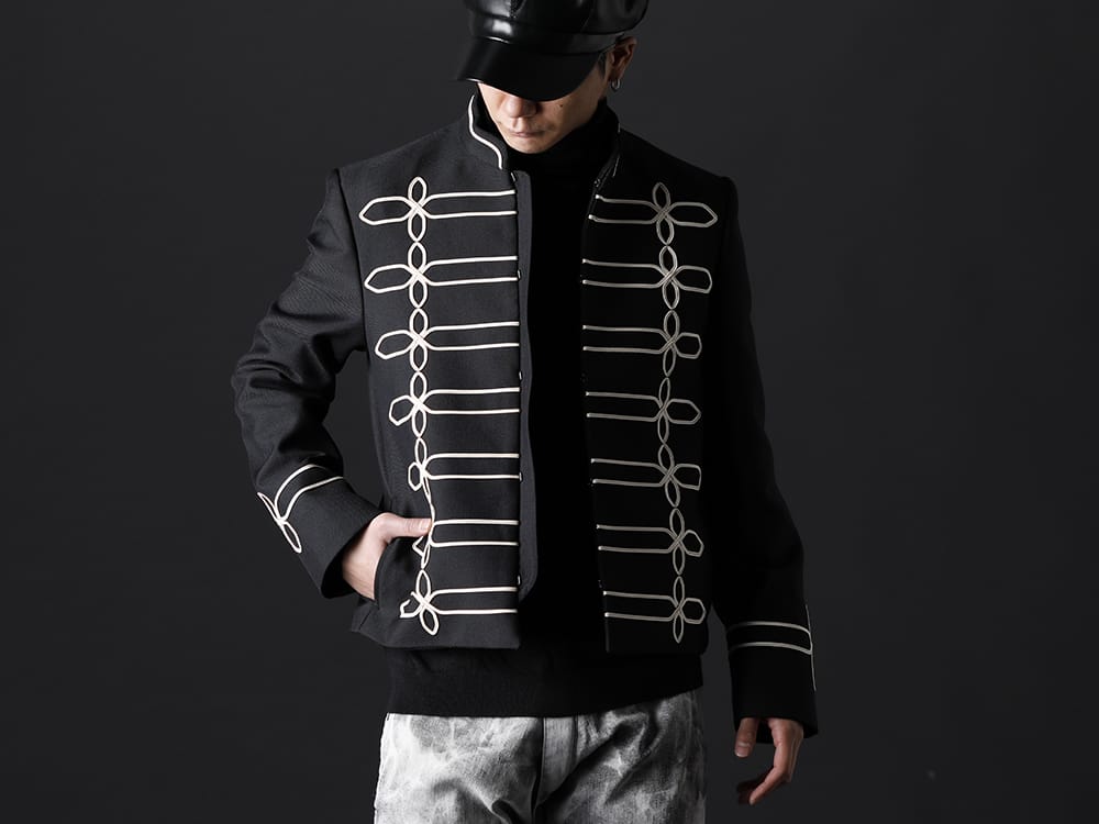 GalaabenD / kiryuyrik Create a unique style with an eye-catching Napoleon jacket. -  Upper body front This is a Napoleon jacket that is eye-catching, formal and unique, yet matches a wide range of items. - 87320213-Black-Cream Napoleon jacket (Black×Cream) 87320801-Black Logo embroidery Turtleneck knit (Black) - 1-001