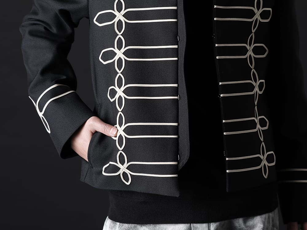 GalaabenD / kiryuyrik Create a unique style with an eye-catching Napoleon jacket. -  Upper body detail This is a Napoleon jacket that is eye-catching, formal and unique, yet matches a wide range of items. - 87320213-Black-Cream Napoleon jacket (Black×Cream) 87320801-Black Logo embroidery Turtleneck knit (Black) - 1-005