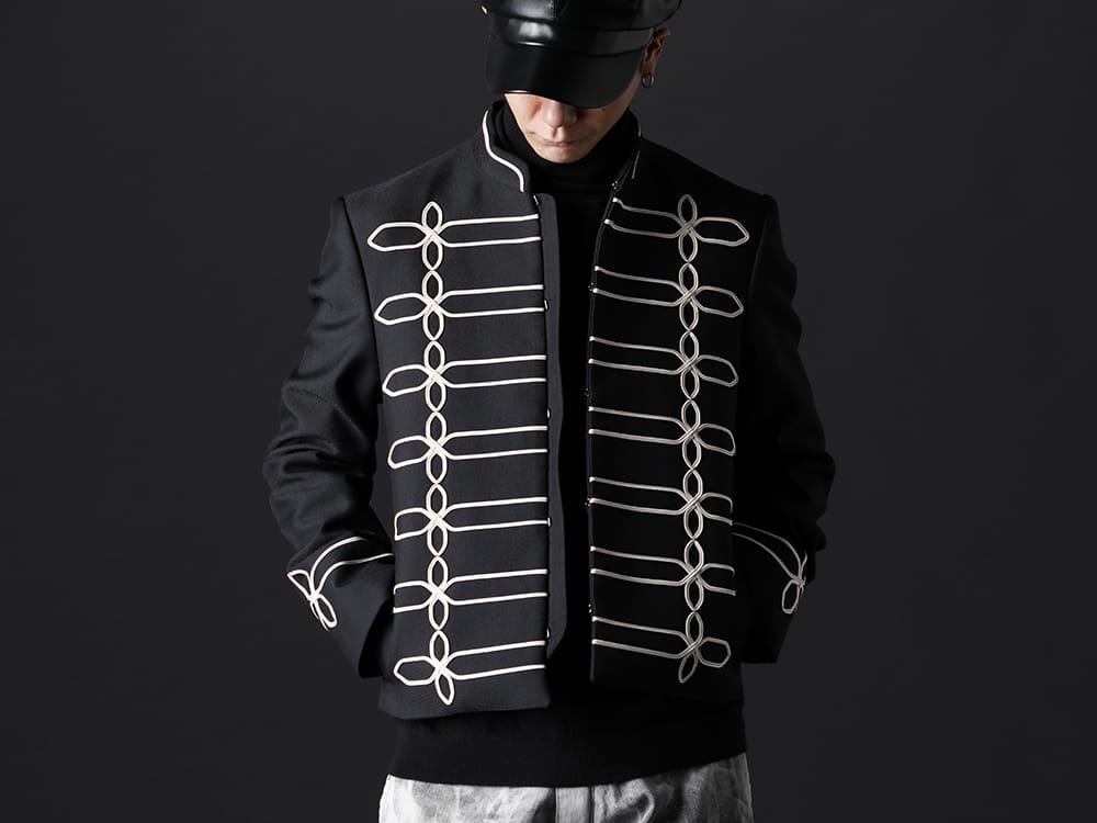 GalaabenD / kiryuyrik Create a unique style with an eye-catching Napoleon jacket. -  Upper body front This is a Napoleon jacket that is eye-catching, formal and unique, yet matches a wide range of items. - 87320213-Black-Cream Napoleon jacket (Black×Cream) 87320801-Black Logo embroidery Turtleneck knit (Black) - 1-010