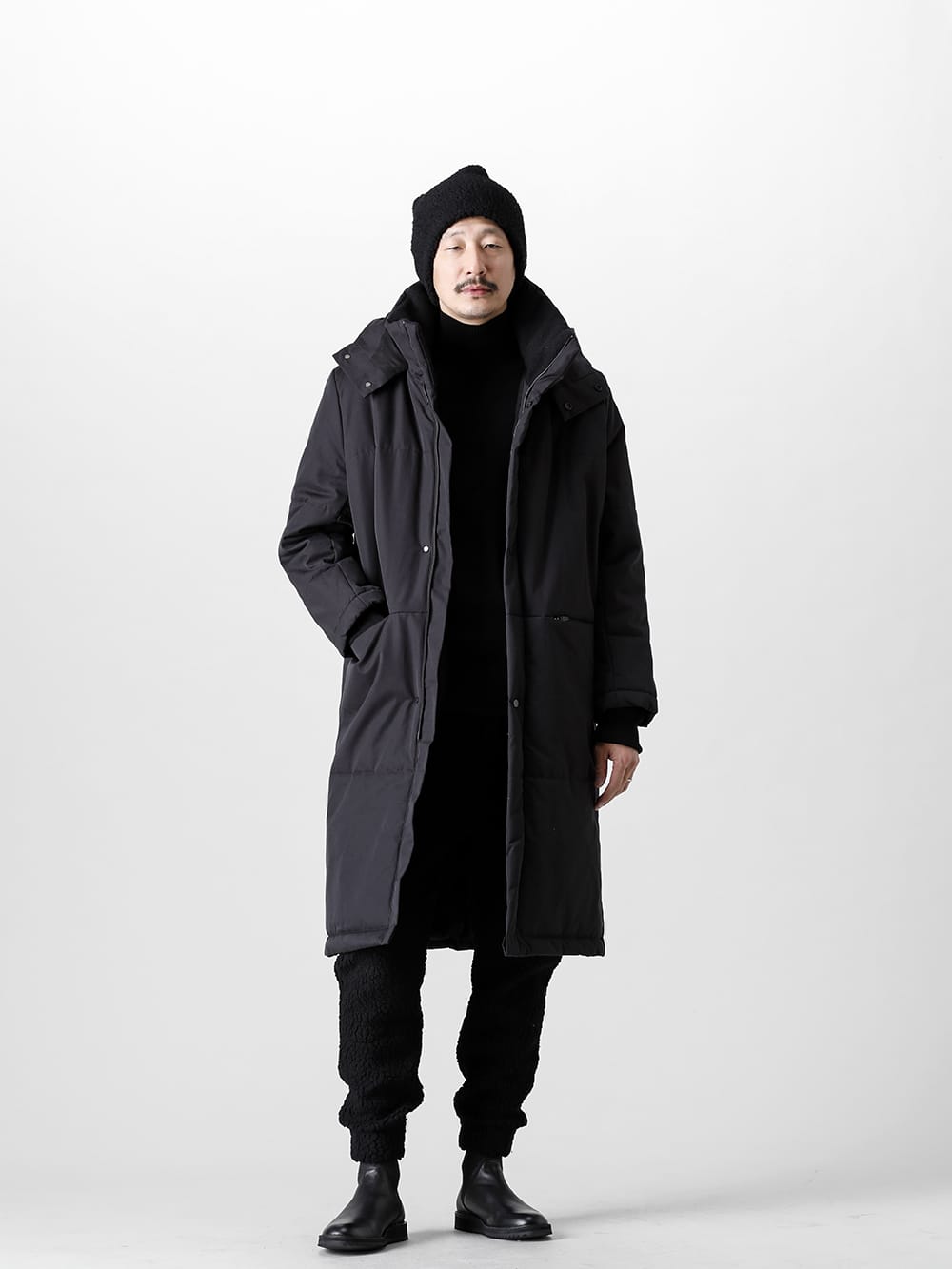 NOMEN NESCIO - ノーメンネスキオ 防寒性確かなコートを柔らかなふわふわとしたビジュアルが特徴のニットパンツで合わせました1 - 全身