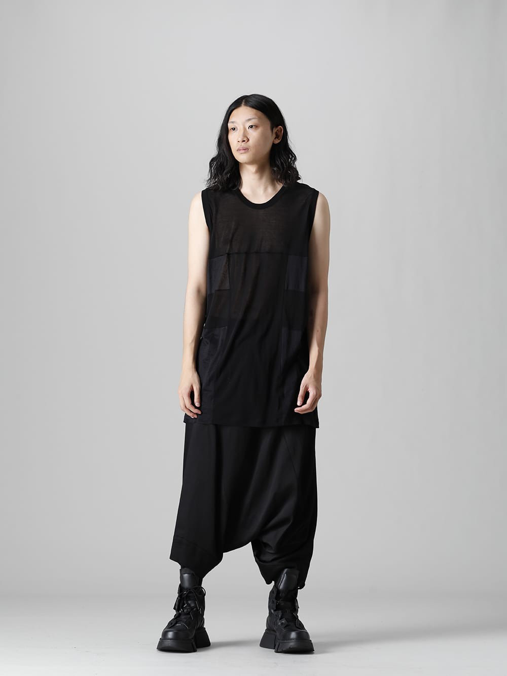 Now in stock is the 5th delivery from the spring/summer collection of JULIUS 2022. Both in-store and online available now - Whole body front A cut sew that you can enjoy layering with a see-through and cool impression. - 777CUM6(Cotton Sheer Jersey No Sleeve Cutsewn) - 1-018