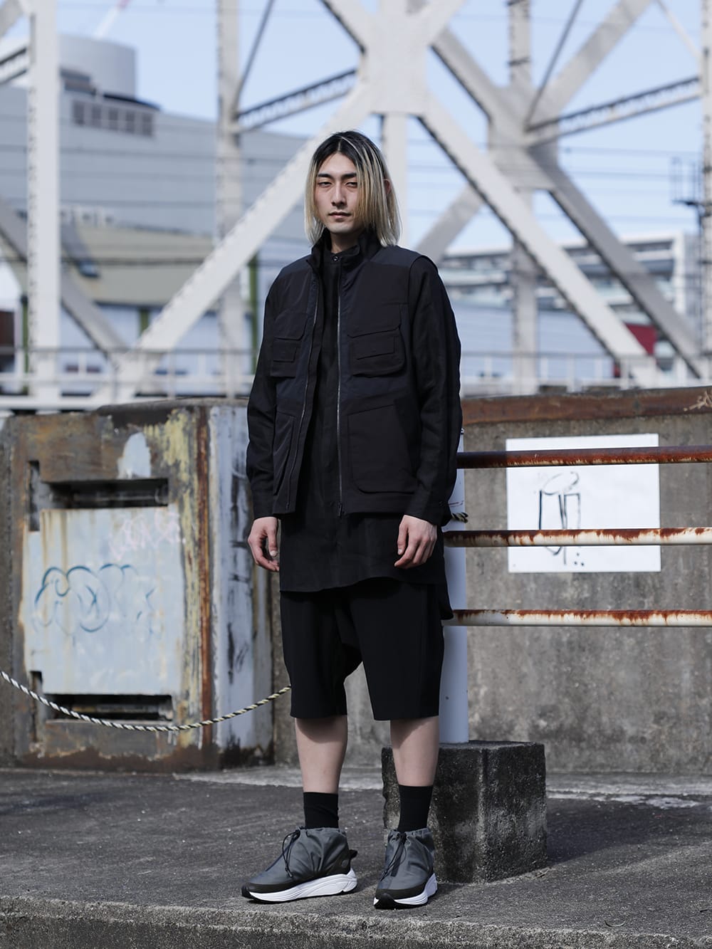 ホワイトマウンテニアリング BLK stretched twilled vest - ベスト