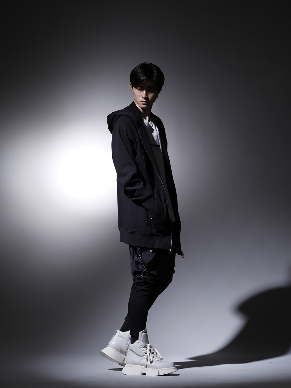 JULIUS × NILøS 2022SS スポーティー モノトーンスタイル - FASCINATE BLOG