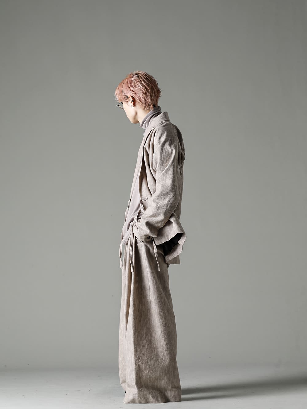 JAN-JAN VAN ESSCHE Oriental set-up style to match the autumn leaves - full body