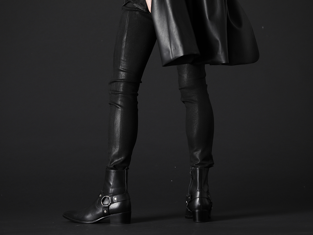 GalaabenD 2022-23AW - Standard skinny denim jeans that have been coated to give it a different feel. - 87214530-21-22aw(EX fit denim coating leggings pants) 87115902(Harness Ring Boots) - 3-002