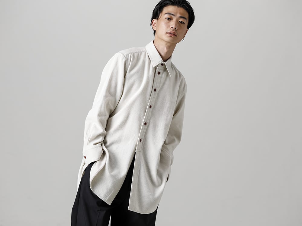 IRENISA 22-23AW This is a long regular collar shirt made of original wool linen cashmere. Original wool linen cashmere material with a soft and fluffy raised feel! -  IH-22FW-B014-IC-Middle Length Shirt Ivory - IH-22FW-P018-MSP-Two Tucks Wide Pants Black