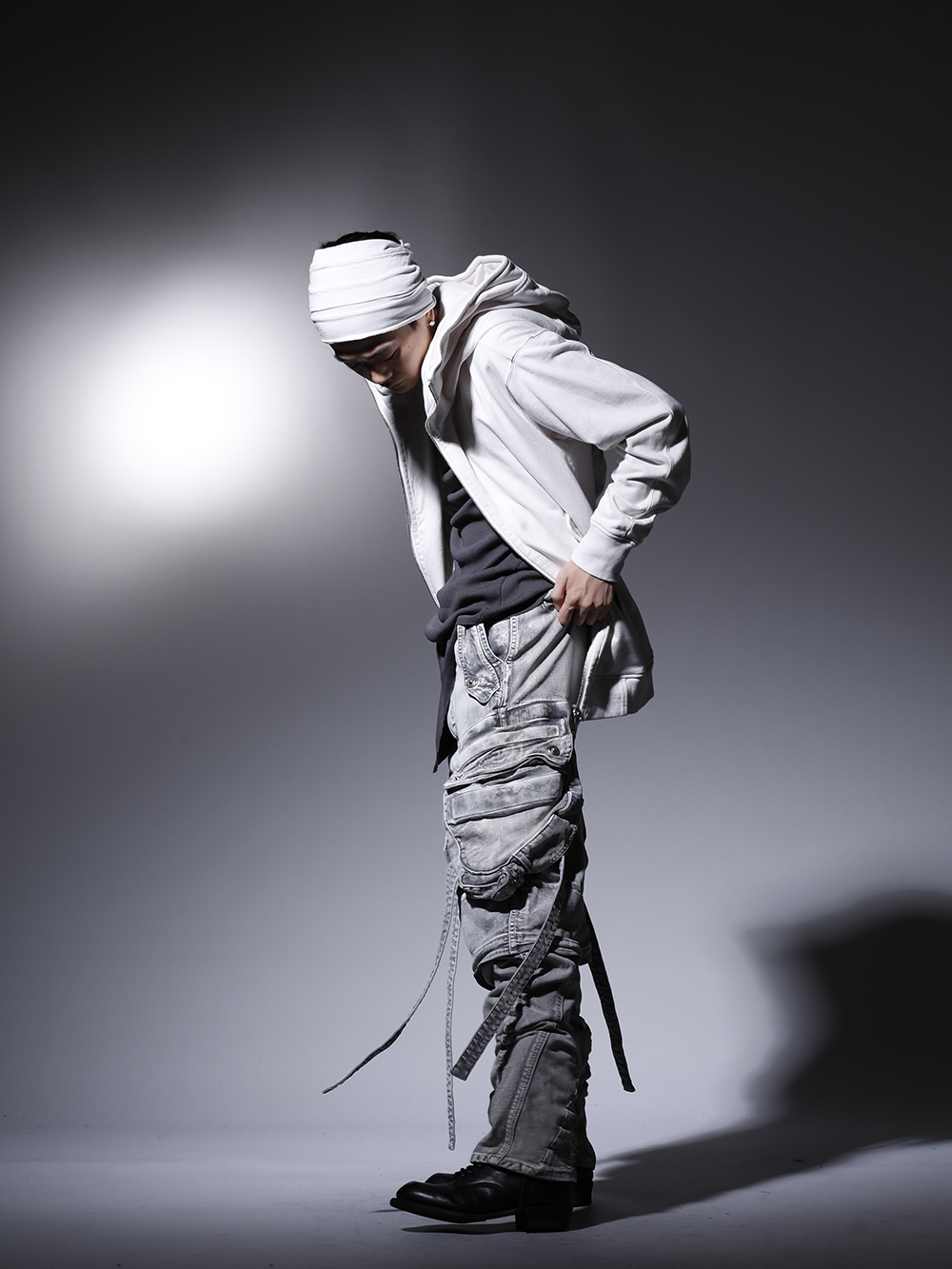 JULIUS 2022-23AW - A style with a decadent atmosphere and coloring - 799CUM21-Plaster(Front Zip Sweat Hoodie Plaster) 799CUM25-Charcoal(Rib Asymmetry Cutsewn Charcoal) 799PAM24-PL(10.5oz Stretch Denim Gas Mask Wide Pants Plaster) 799ACU10-Plaster(Jersey Hair Band Plaster) 799FWM5(Cow Leather Lace Up Long Boots) - 1-002