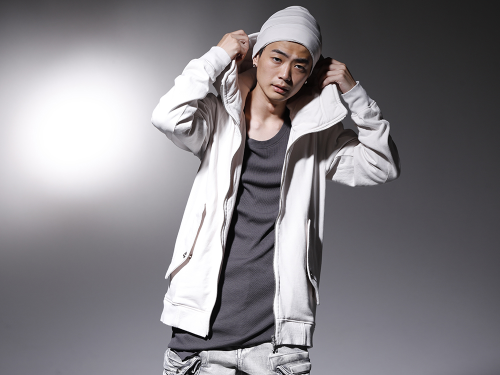 JULIUS 2022-23AW - A Popular hoodie that has been developed as a standard item - 799CUM21-Plaster(Front Zip Sweat Hoodie Plaster) 799CUM25-Charcoal(Rib Asymmetry Cutsewn Charcoal) 799ACU10-Plaster(Jersey Hair Band Plaster) - 2-001