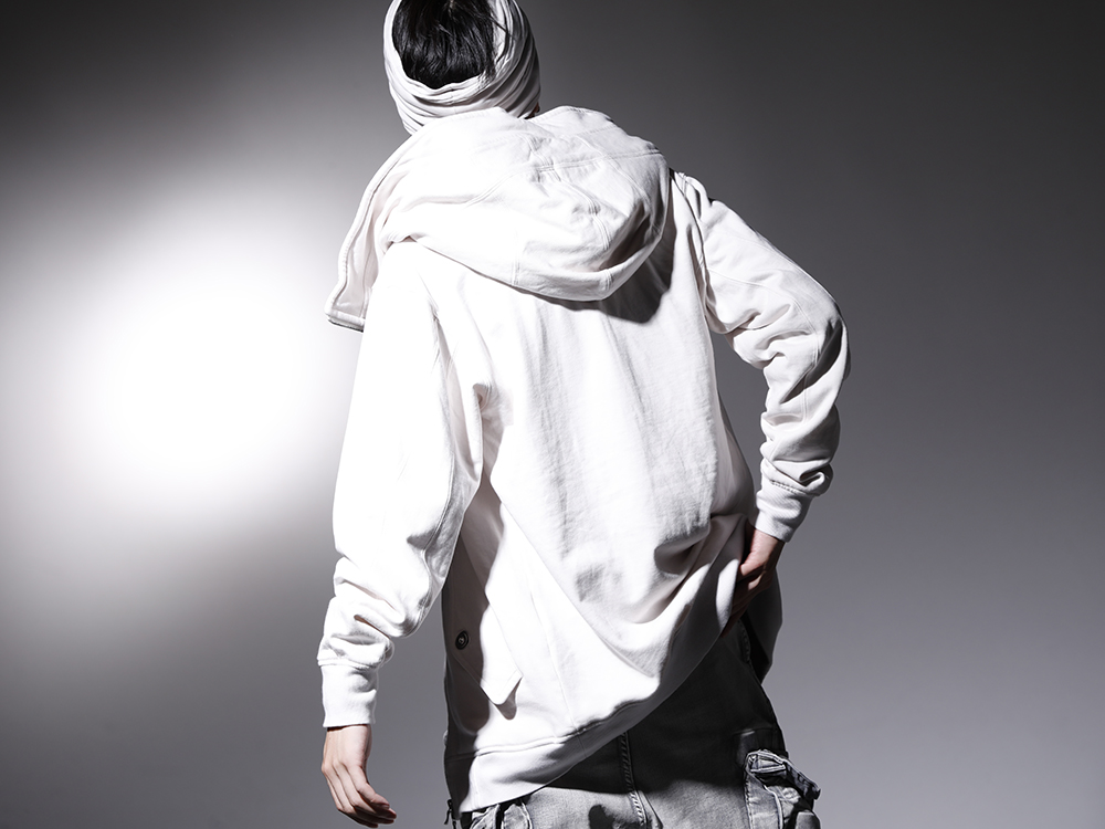 JULIUS 2022-23AW - A Popular hoodie that has been developed as a standard item - 799CUM21-Plaster(Front Zip Sweat Hoodie Plaster) 799CUM25-Charcoal(Rib Asymmetry Cutsewn Charcoal) 799ACU10-Plaster(Jersey Hair Band Plaster) - 2-002