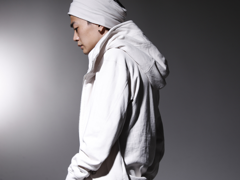 JULIUS 2022-23AW - A Popular hoodie that has been developed as a standard item - 799CUM21-Plaster(Front Zip Sweat Hoodie Plaster) 799CUM25-Charcoal(Rib Asymmetry Cutsewn Charcoal) 799ACU10-Plaster(Jersey Hair Band Plaster) - 2-005