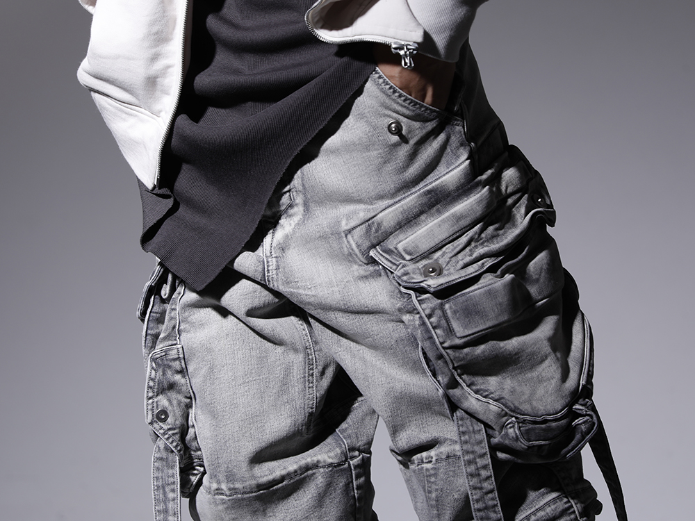 JULIUS 2022-23AW - Gas mask pants with a wide silhouette that make an impact - 799PAM24-PL(10.5oz Stretch Denim Gas Mask Wide Pants Plaster) - 3-004