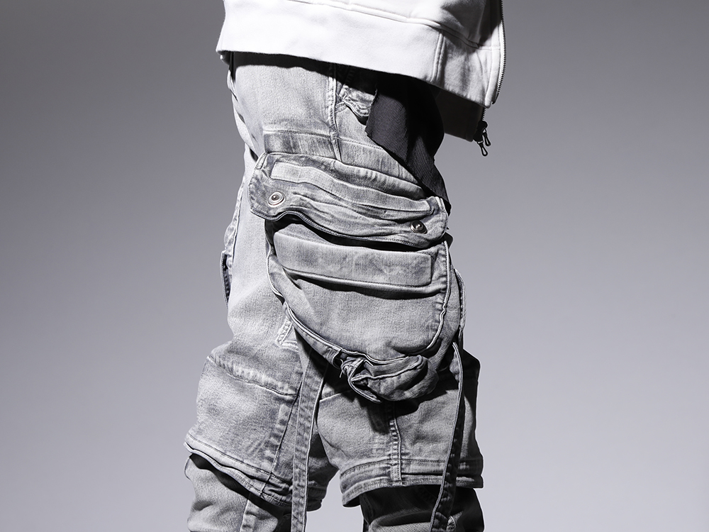 JULIUS 2022-23AW - Gas mask pants with a wide silhouette that make an impact - 799PAM24-PL(10.5oz Stretch Denim Gas Mask Wide Pants Plaster) - 3-005
