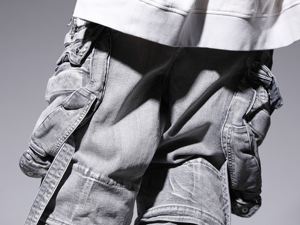 JULIUS 2022-23AW - Gas mask pants with a wide silhouette that make an impact - 799PAM24-PL(10.5oz Stretch Denim Gas Mask Wide Pants Plaster) - 3-006