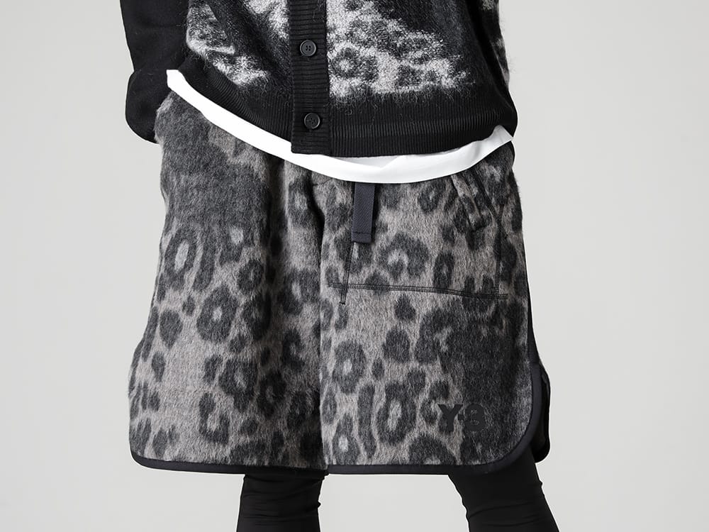 Y-3 - ワイスリー 22-23AW レギンスとのレイヤードで秋〜真冬まで通して活躍するフリースショーツ！ - HS9929-M LEOPARD FLEECE SHORTS - HF8983-W CLASSIC TIGHTS - HN1976-U LEOPARD KNIT CARDIGAN 3-002