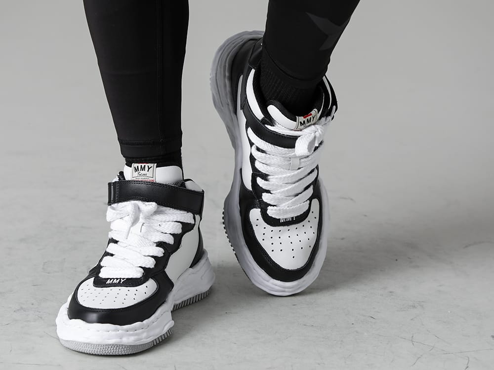 Maison MIHARAYASUHIRO - メゾン ミハラヤスヒロ 22-23AW レギンスとのレイヤードで秋〜真冬まで通して活躍するフリースショーツ！ - A08FW705--WAYNE high- Original sole leather High-Top sneakers Black / White - HF8983-W CLASSIC TIGHTS 3-005